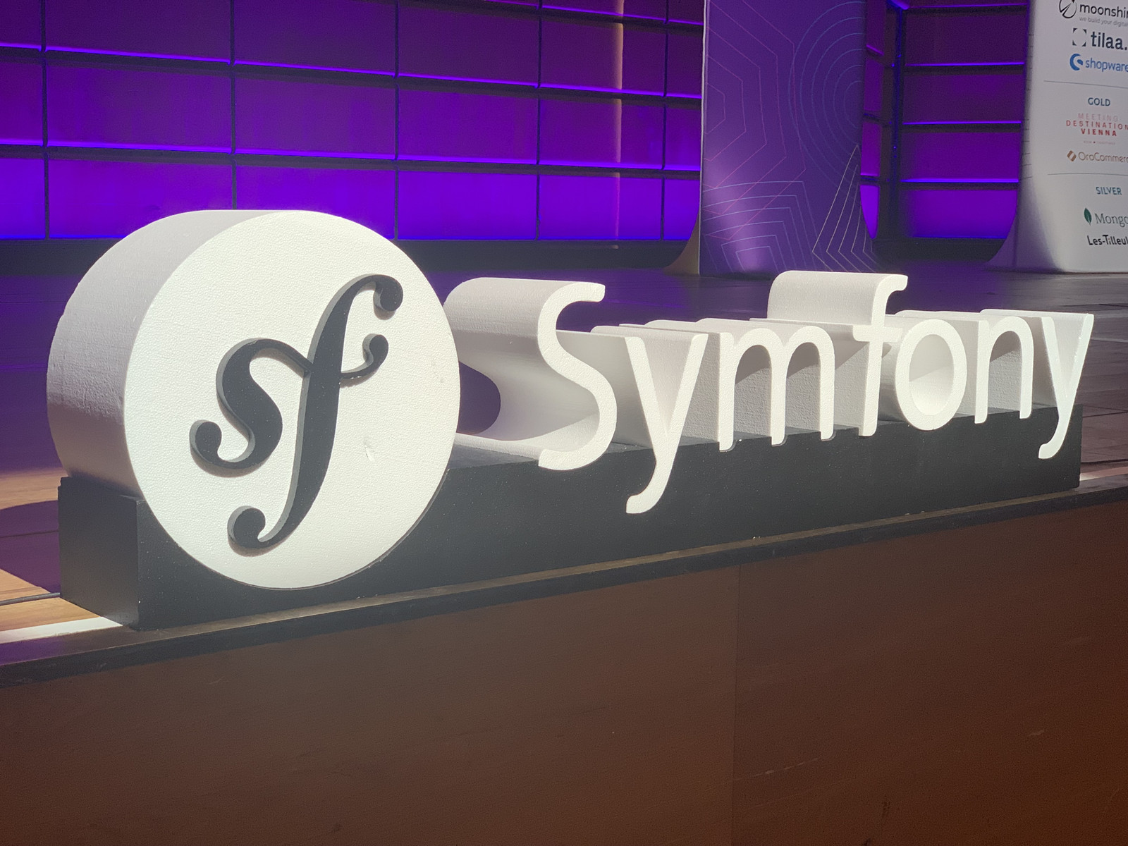 Symfony Logo auf der Bühne